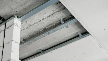 Trockenbau-Decke mit Metall-Unterkonstruktion